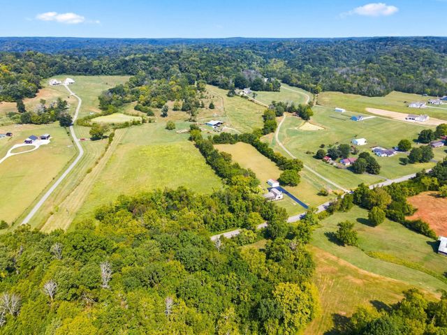 1548 Roy Sellers Rd, Columbia, TN 38401