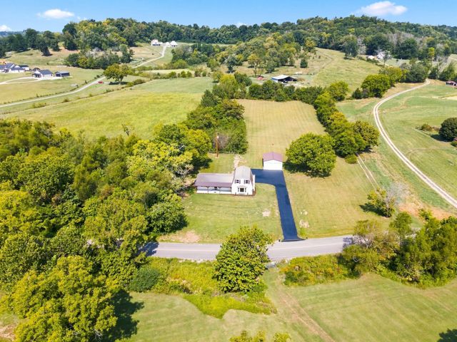1548 Roy Sellers Rd, Columbia, TN 38401