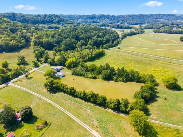 1548 Roy Sellers Rd, Columbia, TN 38401