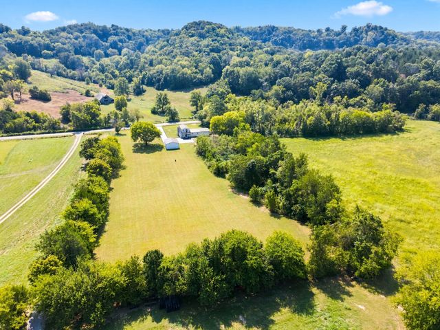 1548 Roy Sellers Rd, Columbia, TN 38401