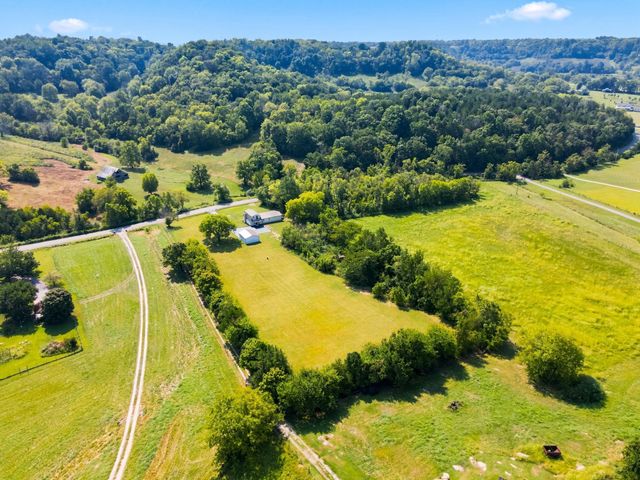 1548 Roy Sellers Rd, Columbia, TN 38401