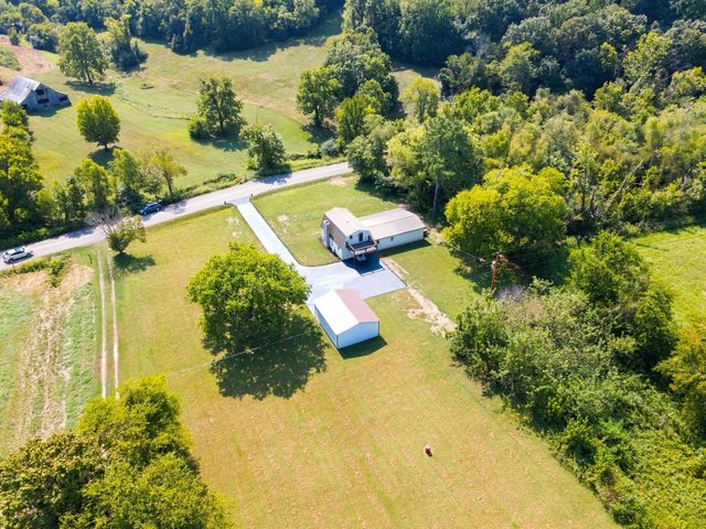 1548 Roy Sellers Rd, Columbia, TN 38401