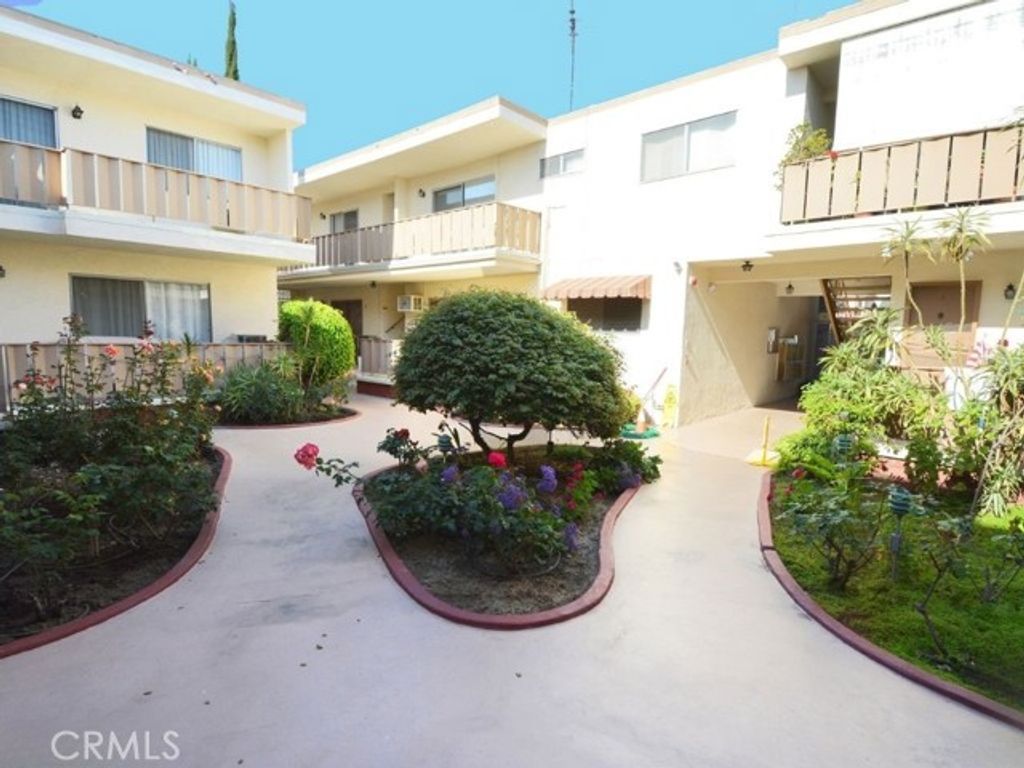 1755 N Berendo Street 28, Los Angeles, CA 90027