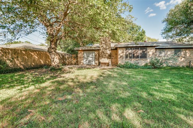 1405 Brookside Drive, Hurst, TX 76053