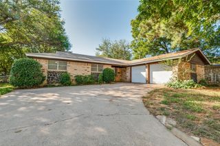 1405 Brookside Drive, Hurst, TX 76053