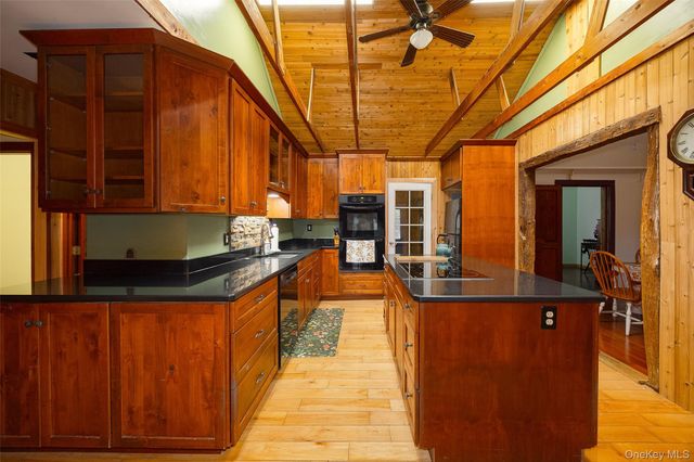 18 Hummingbird, Staatsburg, NY 12580