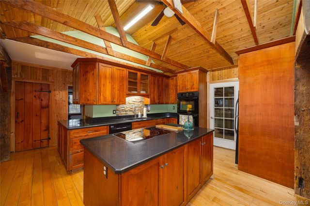 18 Hummingbird, Staatsburg, NY 12580