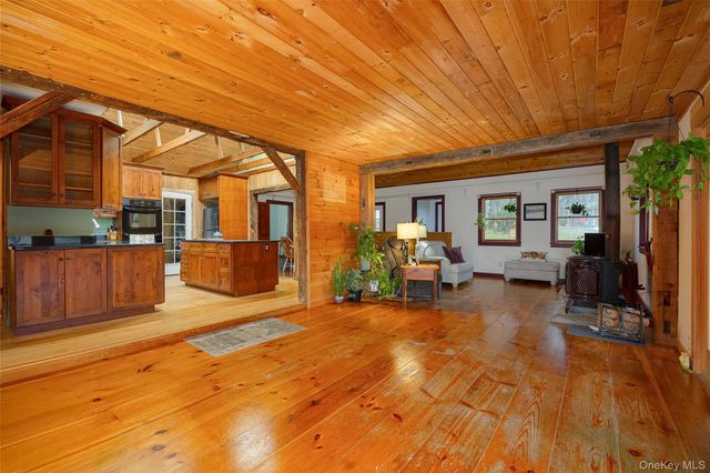 18 Hummingbird, Staatsburg, NY 12580