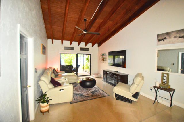 2280 Poinsetta Court, Pembroke Pines, FL 33026