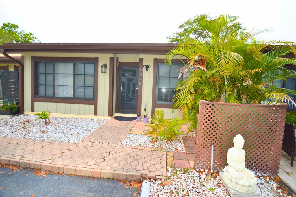 2280 Poinsetta Court, Pembroke Pines, FL 33026