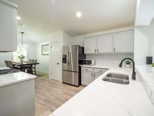 3900 Sojourner ST, Austin, TX 78725