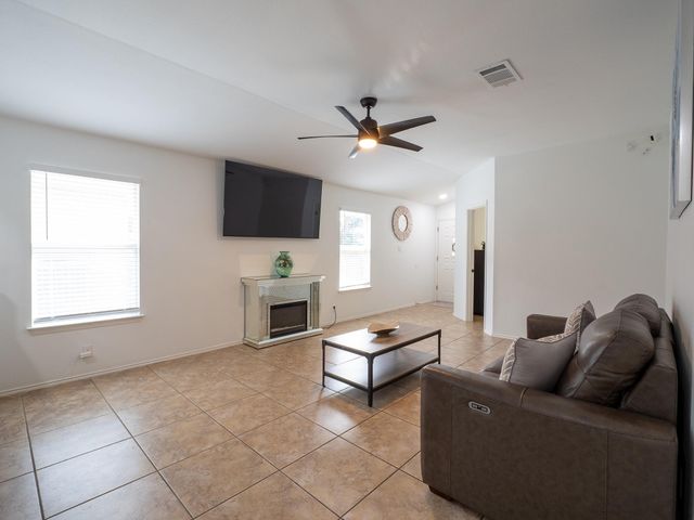 3900 Sojourner ST, Austin, TX 78725