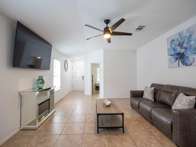 3900 Sojourner ST, Austin, TX 78725