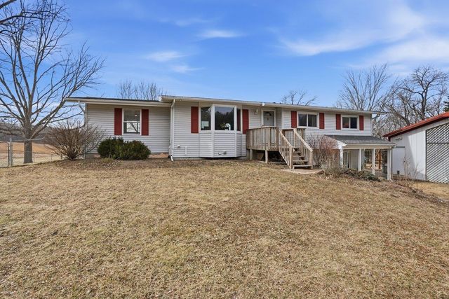 497 Sugar Hill Road, Brooklyn, WI 53521