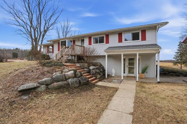 497 Sugar Hill Road, Brooklyn, WI 53521