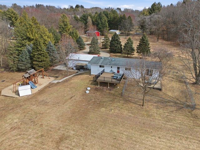 497 Sugar Hill Road, Brooklyn, WI 53521