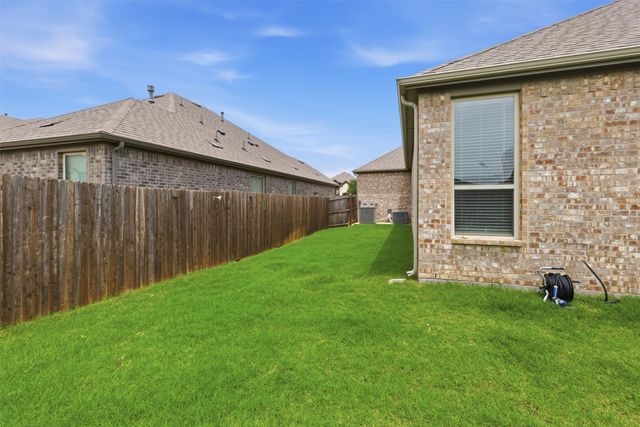 10916 Glover Lane, Aubrey, TX 76227