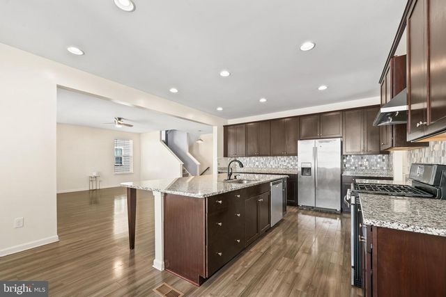 1725 HUDGINS FARM CIR, Fredericksburg, VA 22408