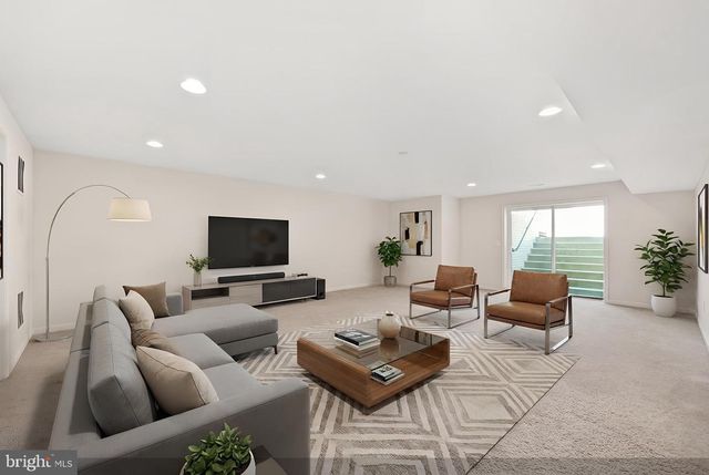 1725 HUDGINS FARM CIR, Fredericksburg, VA 22408