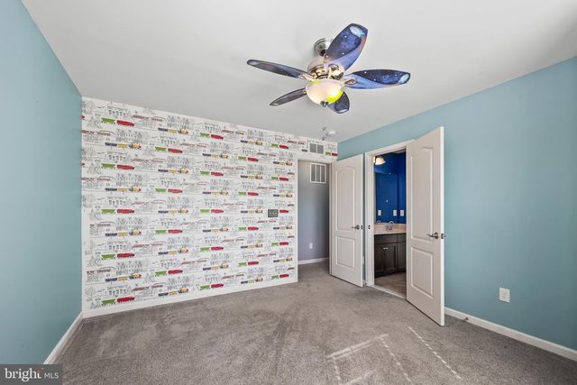 1725 HUDGINS FARM CIR, Fredericksburg, VA 22408