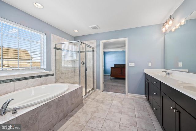 1725 HUDGINS FARM CIR, Fredericksburg, VA 22408