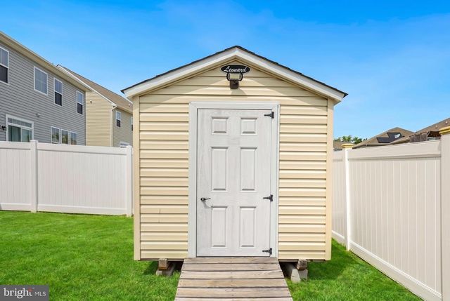 1725 HUDGINS FARM CIR, Fredericksburg, VA 22408