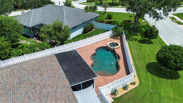 515 PLANTERS MANOR WAY, Bradenton, FL 34212