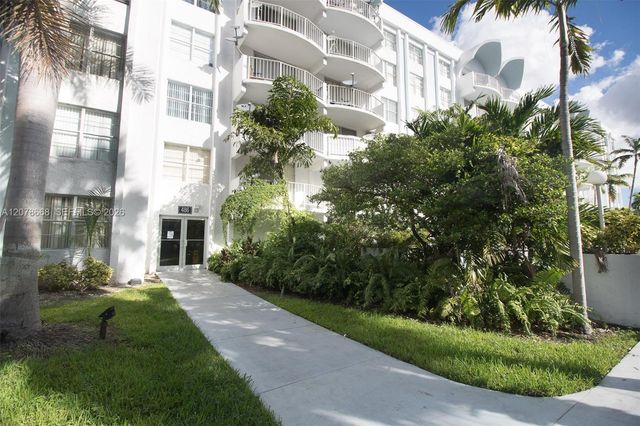 486 NW 165th St Road B-301, Miami, FL 33169