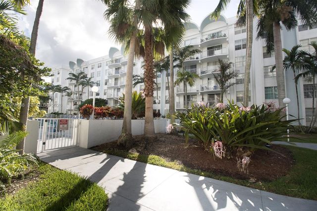486 NW 165th St Road B-301, Miami, FL 33169