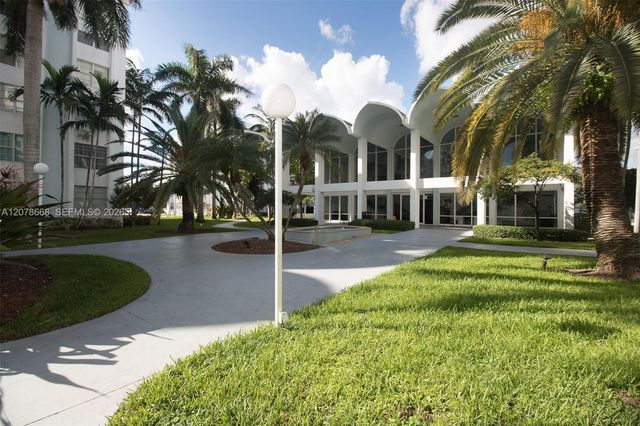 486 NW 165th St Road B-301, Miami, FL 33169