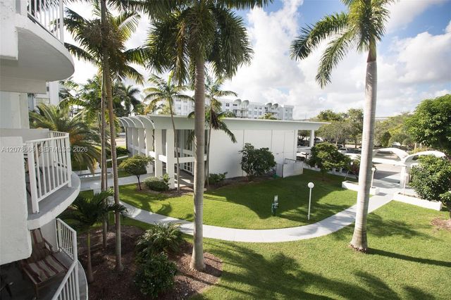 486 NW 165th St Road B-301, Miami, FL 33169