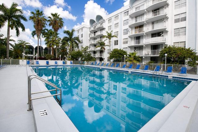 486 NW 165th St Road B-301, Miami, FL 33169