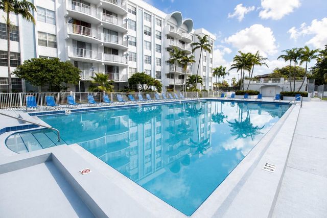 486 NW 165th St Road B-301, Miami, FL 33169
