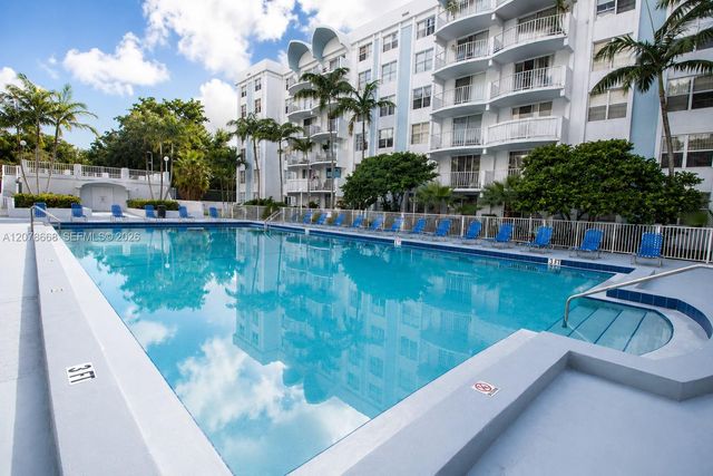 486 NW 165th St Road B-301, Miami, FL 33169