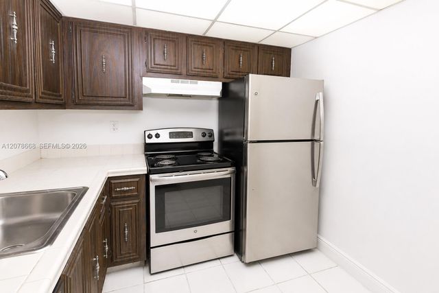 486 NW 165th St Road B-301, Miami, FL 33169