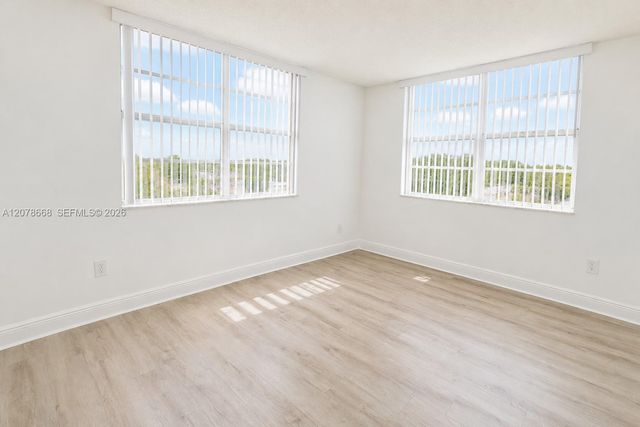 486 NW 165th St Road B-301, Miami, FL 33169
