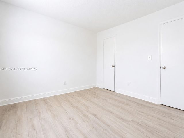 486 NW 165th St Road B-301, Miami, FL 33169