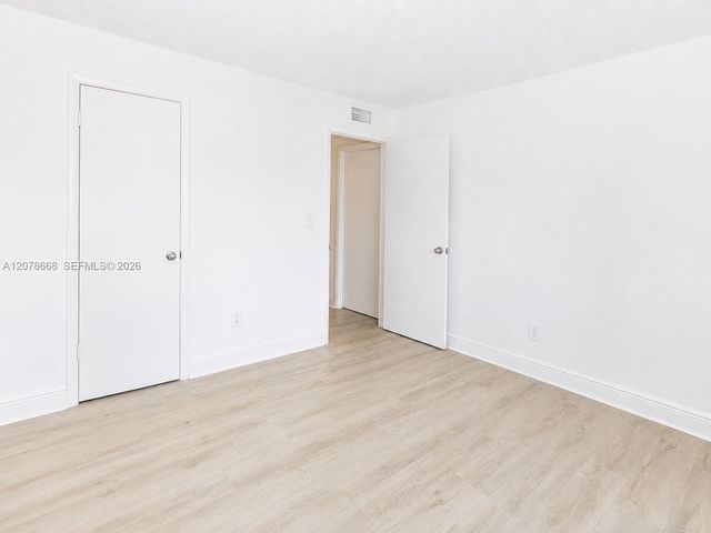 486 NW 165th St Road B-301, Miami, FL 33169