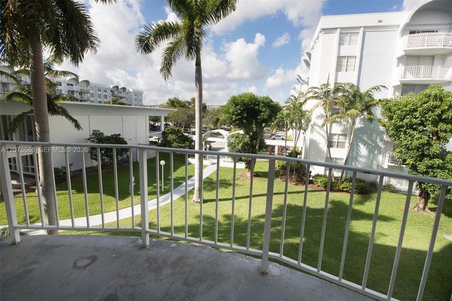 486 NW 165th St Road B-301, Miami, FL 33169