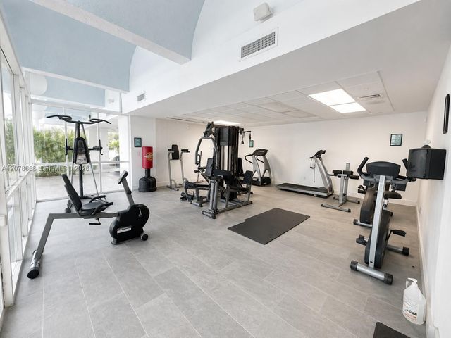 486 NW 165th St Road B-301, Miami, FL 33169