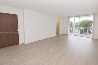 486 NW 165th St Road B-301, Miami, FL 33169