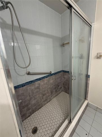 2566 W 73rd Pl, Hialeah, FL 33016