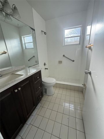 2566 W 73rd Pl, Hialeah, FL 33016