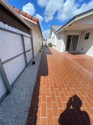 2566 W 73rd Pl, Hialeah, FL 33016