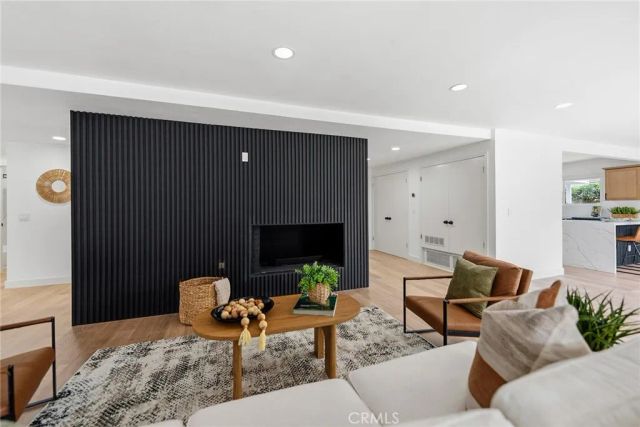 521 W Memory, Santa Ana, CA 92706