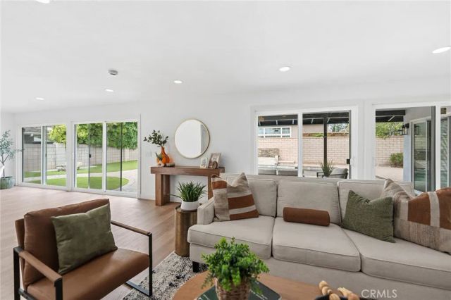 521 W Memory, Santa Ana, CA 92706