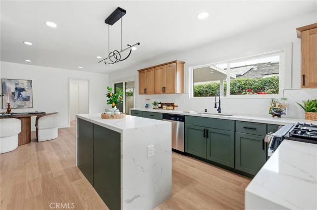 521 W Memory, Santa Ana, CA 92706