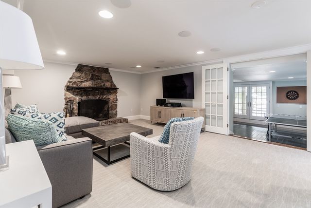 64 Albion Rd, Wellesley, MA 02481