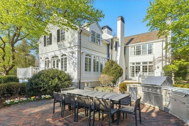64 Albion Rd, Wellesley, MA 02481