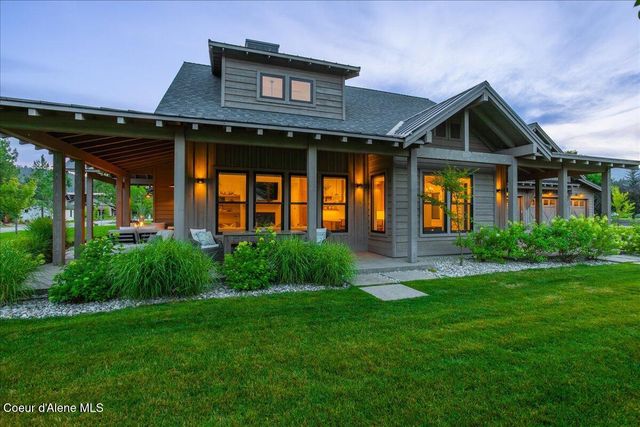 428 W Beach Ct, Dover, ID 83825